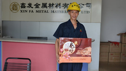 中秋將至，冷軋不銹鋼帶廠家鑫發(fā)金屬對優(yōu)秀員工進行拜節(jié)慰問